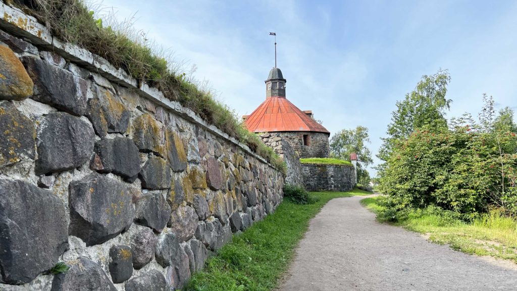 korela-steni-kreposti-1