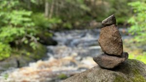 Экопарк Долина водопадов в Карелии камни