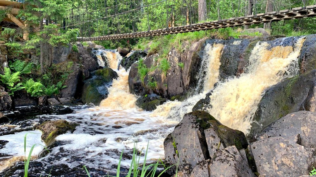 водопады Ахвенкоски летом