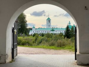 Александро-Свирский монастырь арка