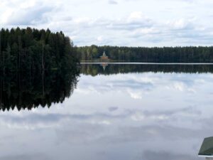 Александро-Свирский монастырь у озера