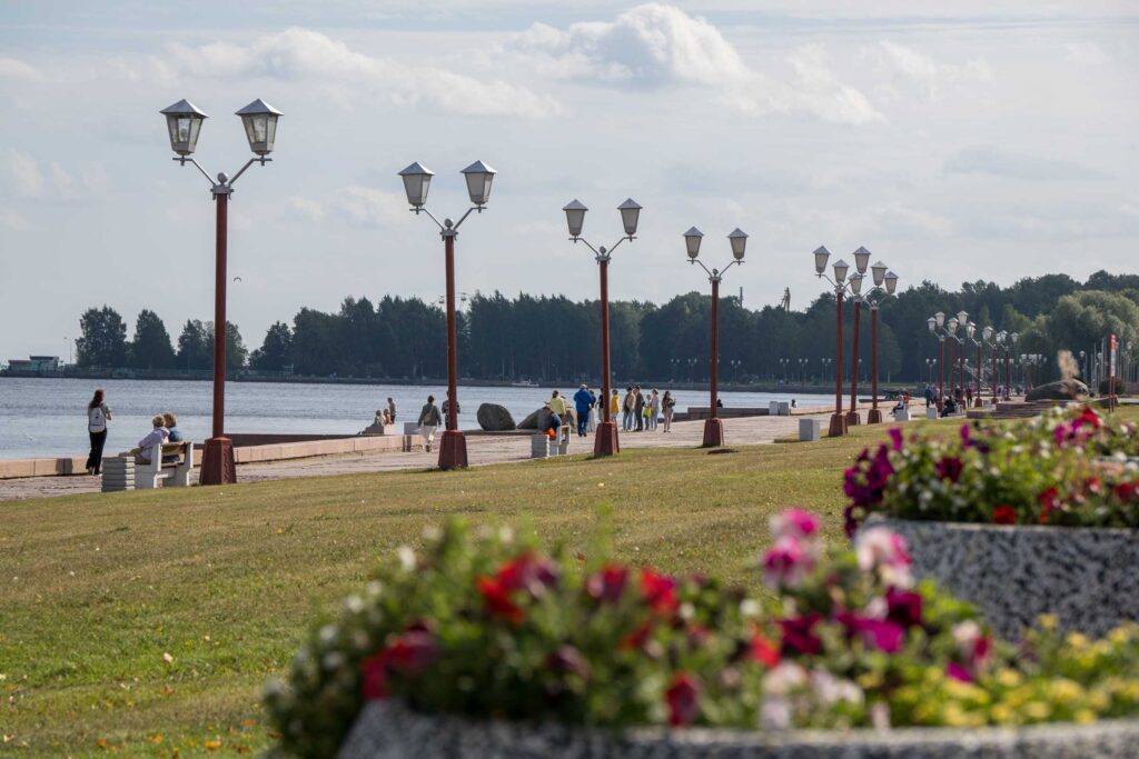 Летом в Петрозаводске на набережной