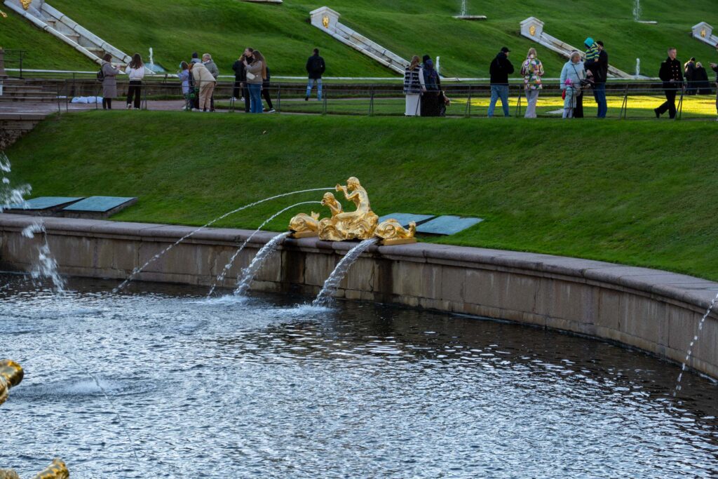 Мифология Петергофа на воде