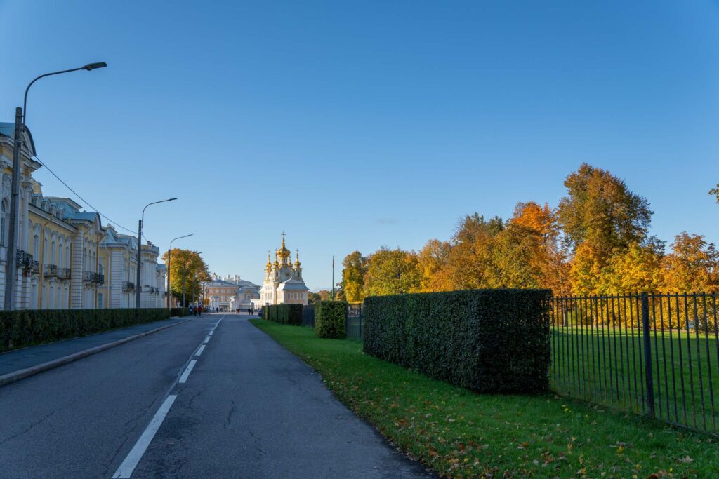 Путь к дворцу Петергофа
