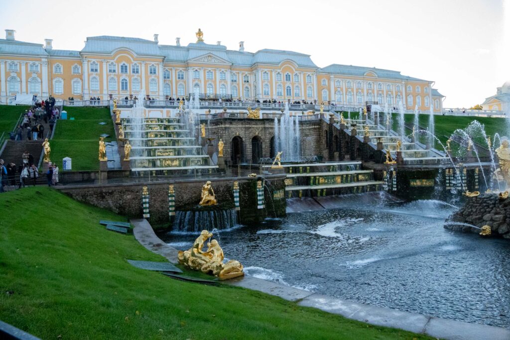 Великолепие Петергофа с воды