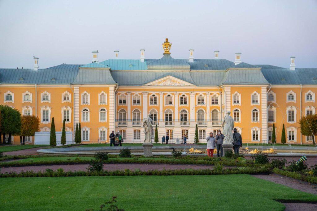 Главный фасад дворца в Верхнем парке