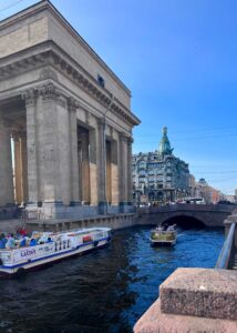 Санкт-Петербург, канал Грибоедова, вид на Дом Зингера