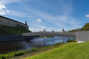 Псков, пешеходный мост у Кремля