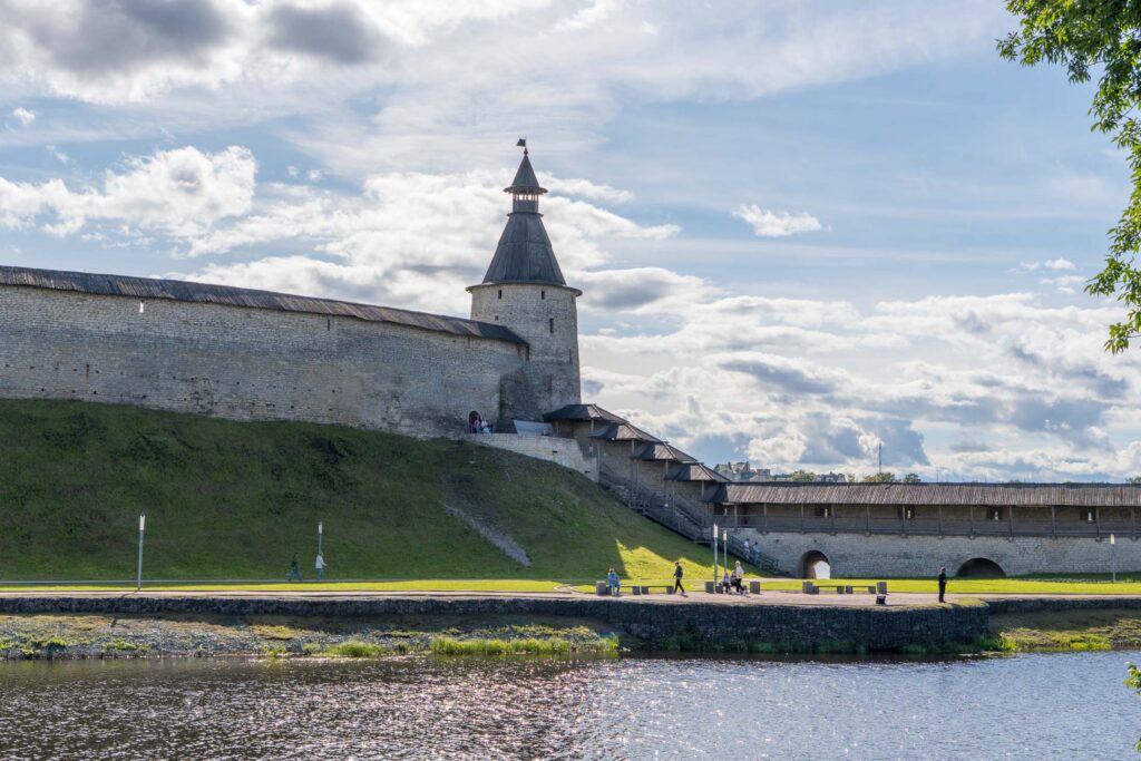 Солнечный свет на стенах Кремля