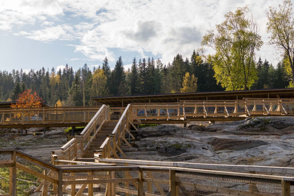 Лестницы и мосты водопада Метсямикли, Карелия