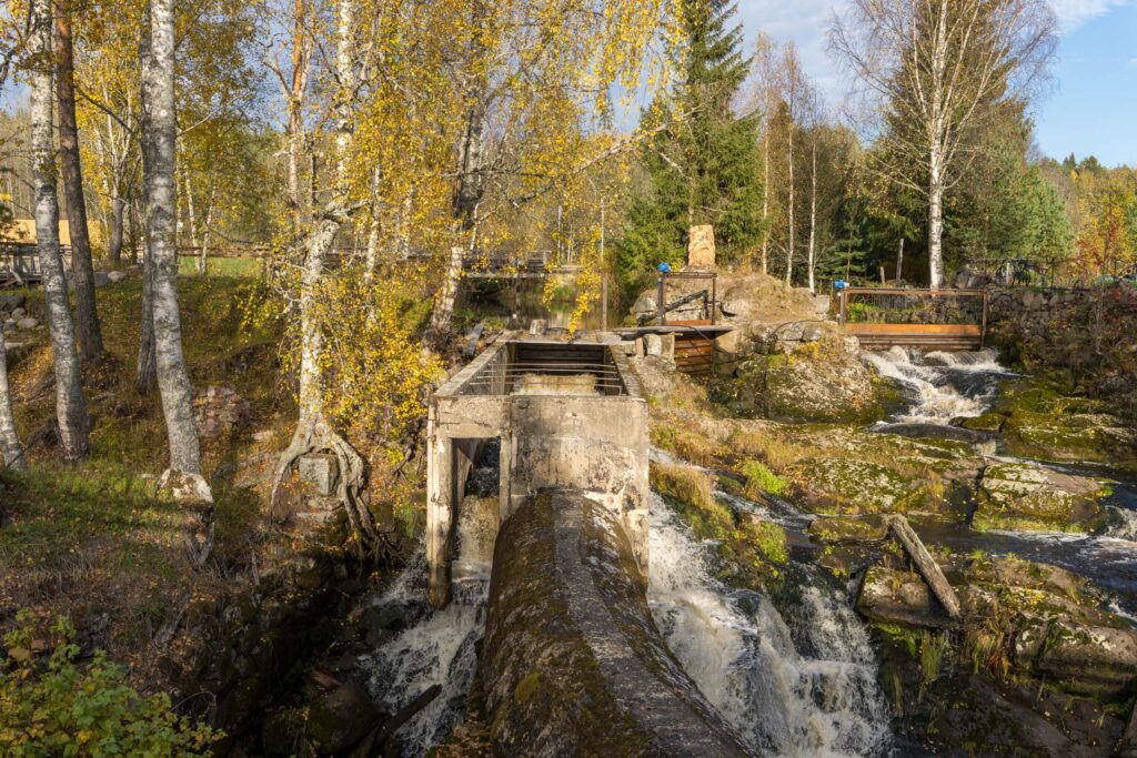 Водопад Метсямикли, верхние каскады и старая плотина