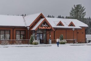 Кафе Русколка в зимнем лесу