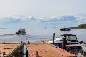 Катера у причала на Соловках