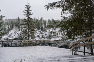 Смотровая площадка Рускеалы под снегом