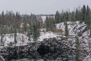 Верхний уровень каньона Рускеала зимой