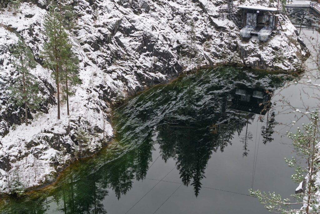 Зеркальный поворот каньона Рускеала