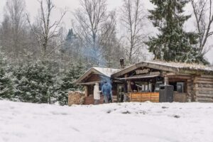 Зимнее кафе у Ахвенкоски в Карелии