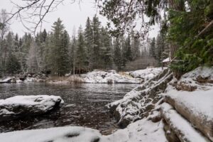 Зимний вид на реку Ахвенкоски, фото к туру Карельские выходные: Рускеала и водопады