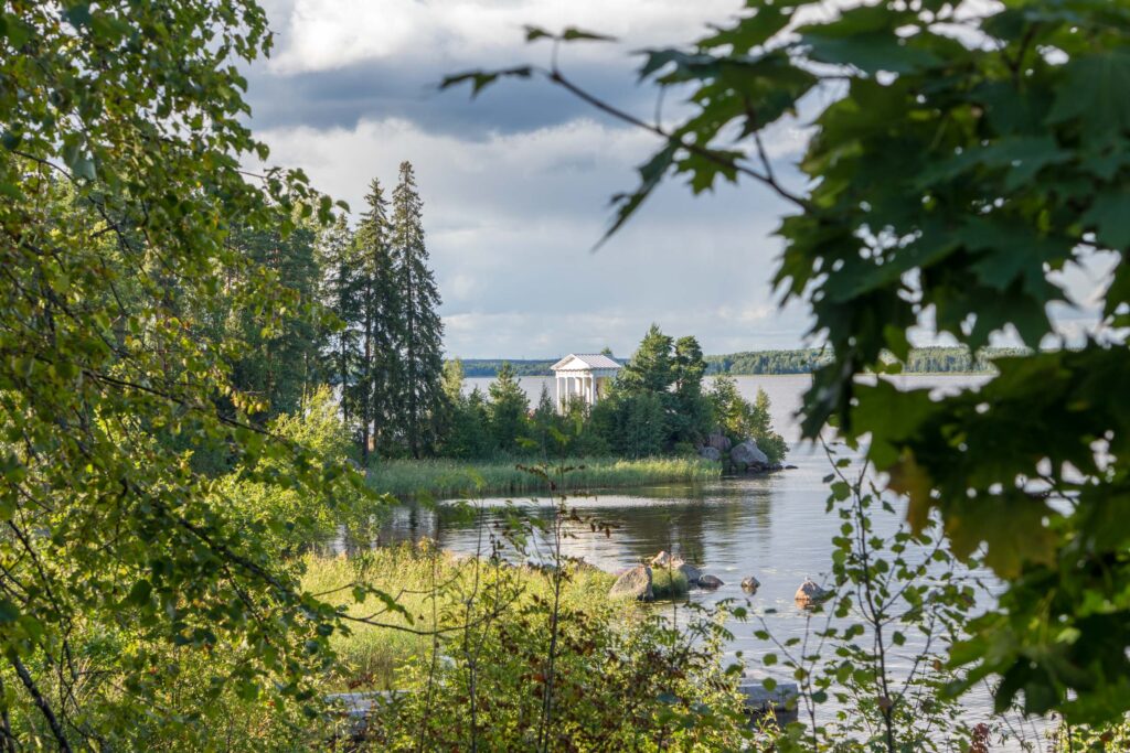 Часовня Нептуна в парке Монрепо