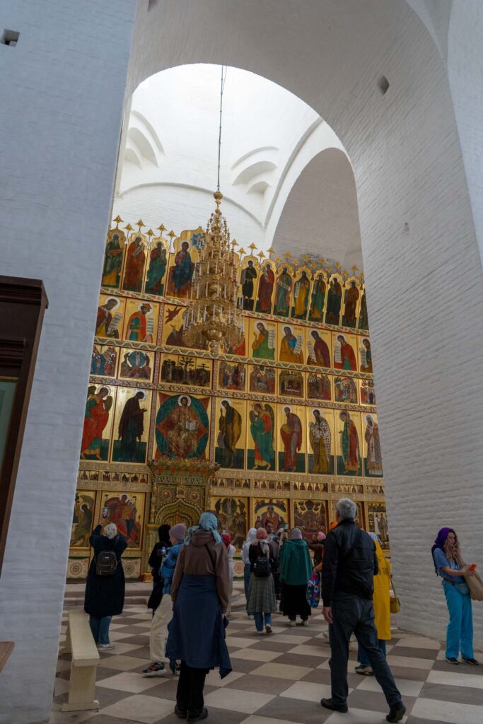 Иконостас в храме Соловецкого монастыря