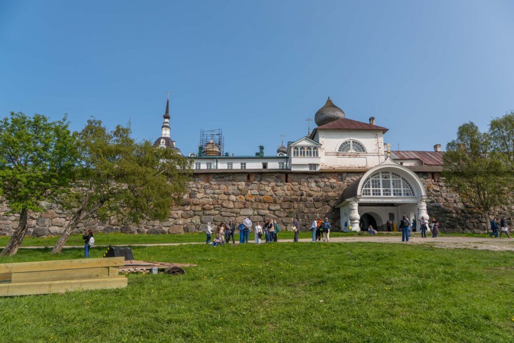 Панорама Святых ворот монастыря