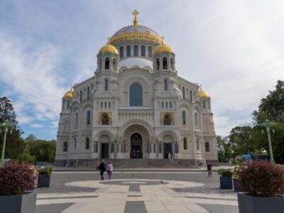 Морской собор и Якорная площадь