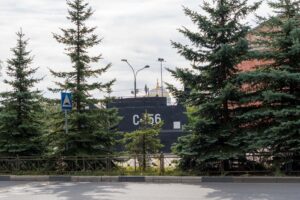 Подлодка С-156 в Кронштадте рядом с исторической территорией