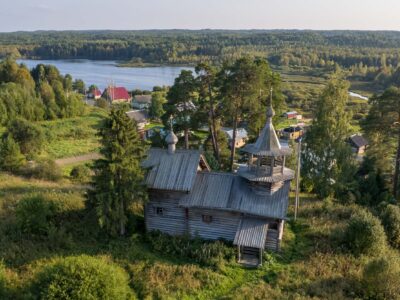 Деревянная часовня в Маньге