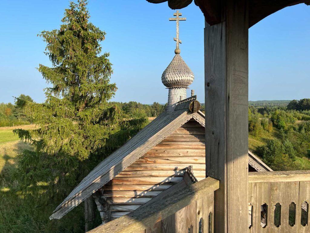 Главка часовни в Маньге
