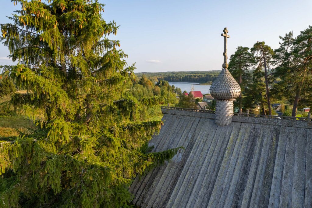 Главка часовни в Маньге