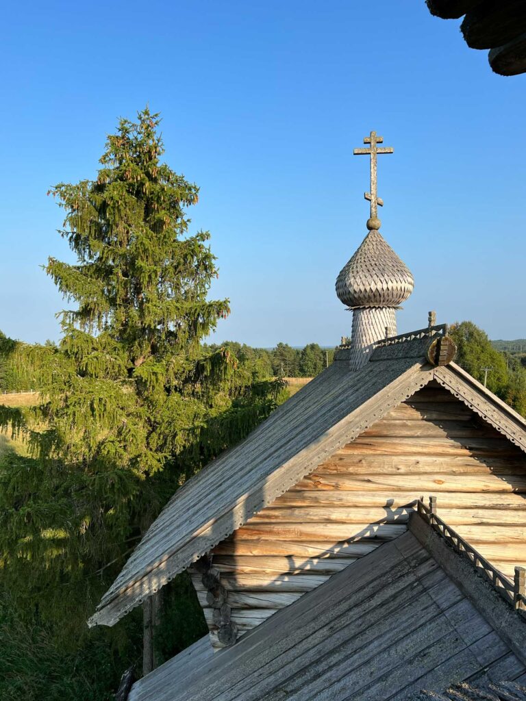 Купол часовни в Маньге