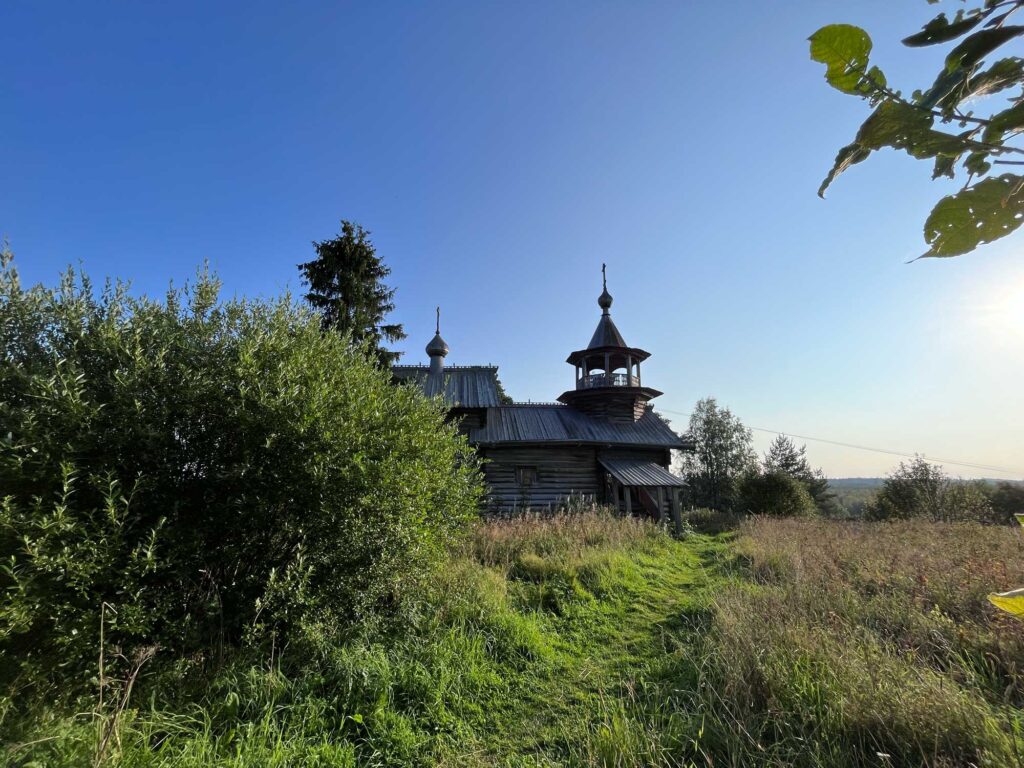 Тропа к часовне в Маньге
